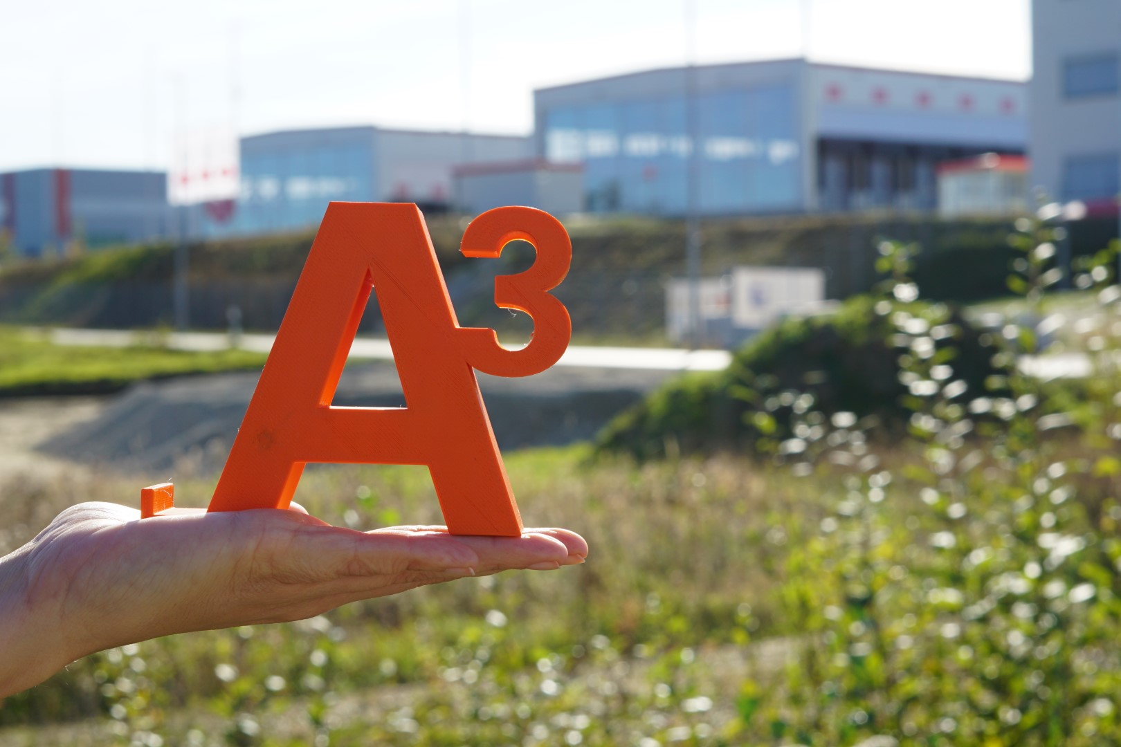 A³ Symbolbild: Logo auf Wanderschaft