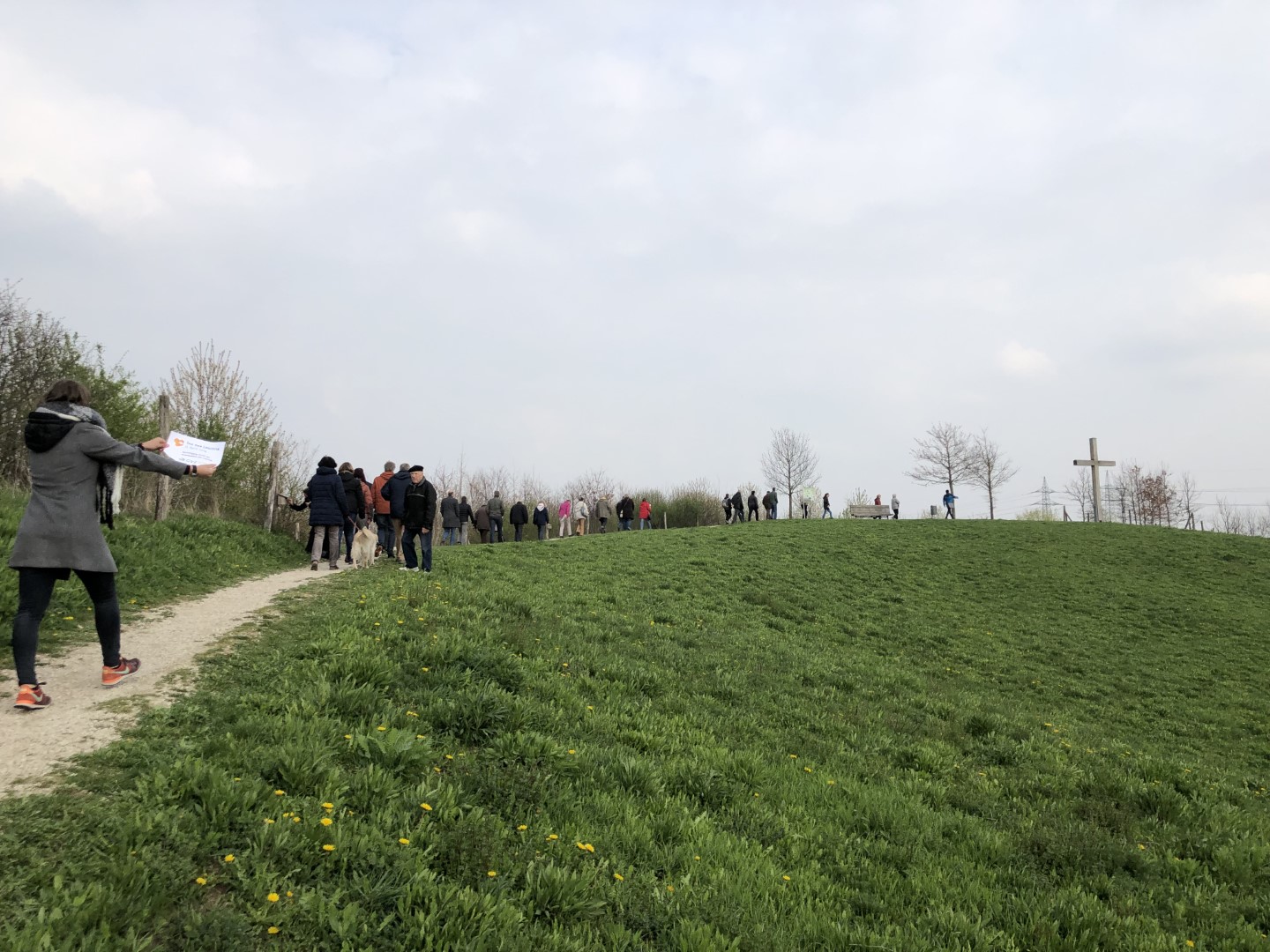 Teilnehmer am Tag der Logistik 2019 auf dem Weg zum Gipfelkreuz im GVZ. Artenvielfalt auf dem Weg zum Gipfel