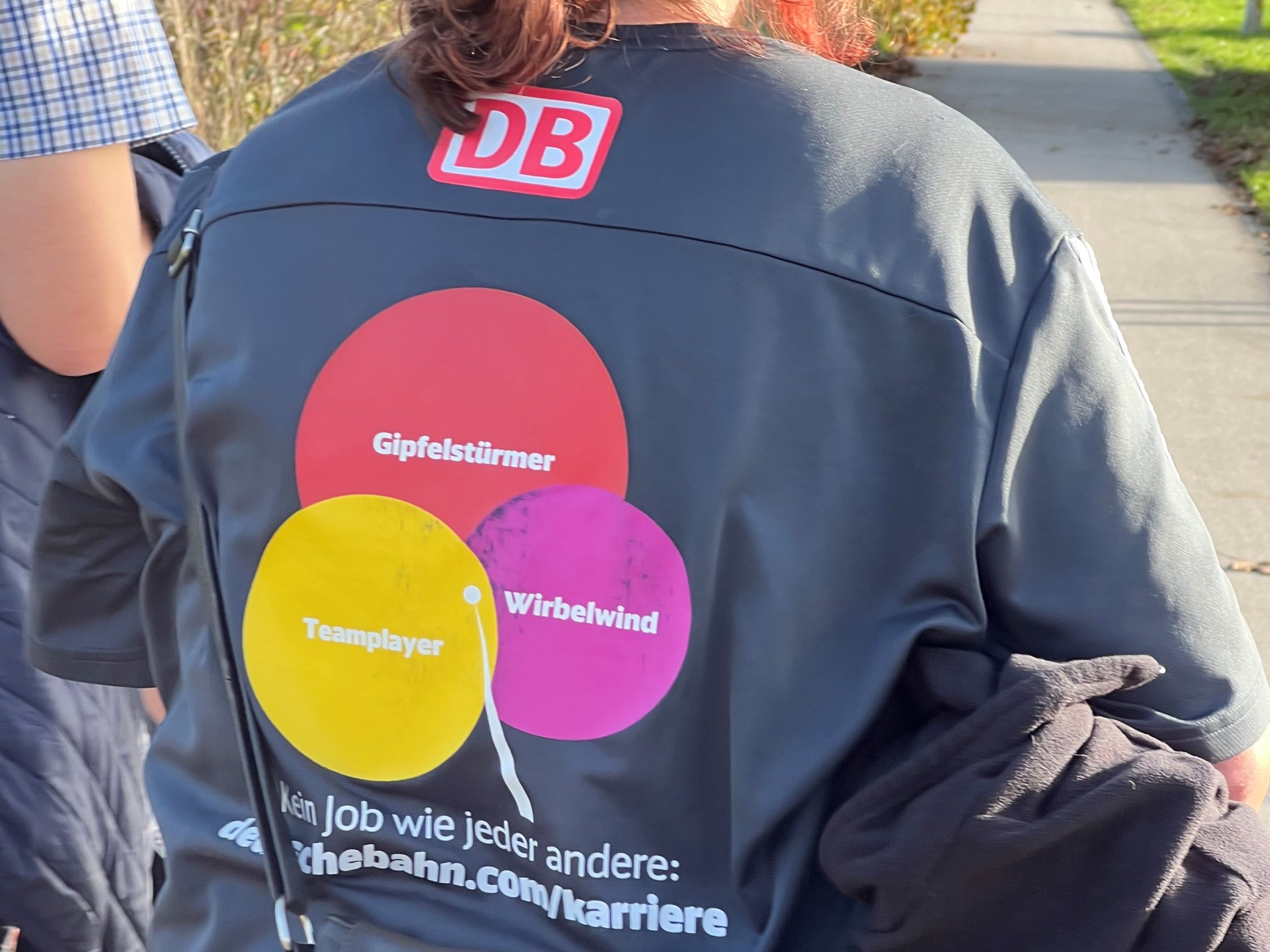 Spaziergang rund um den Containerbahnhof mit der DB Netz AG.
